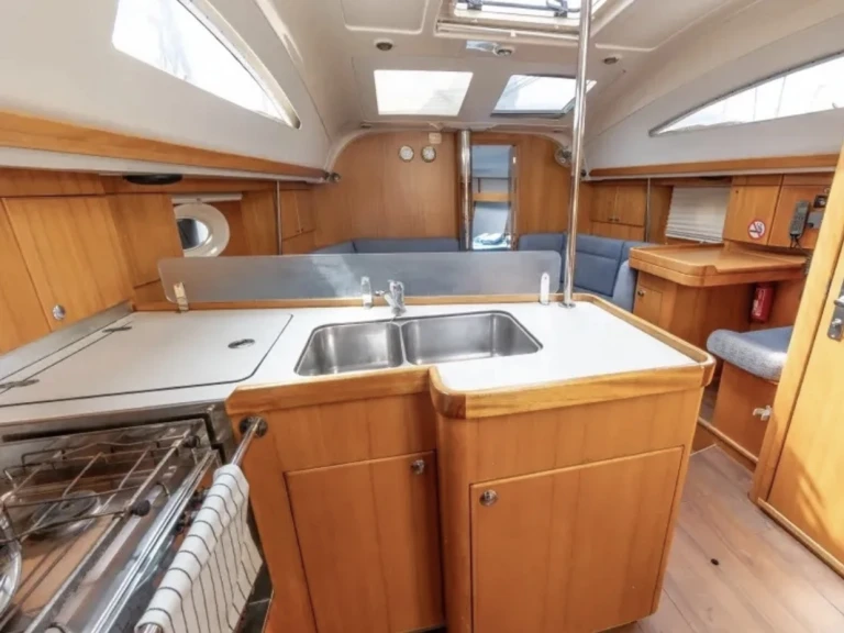 Pronajmout si Elan Impression 384 v Preveza