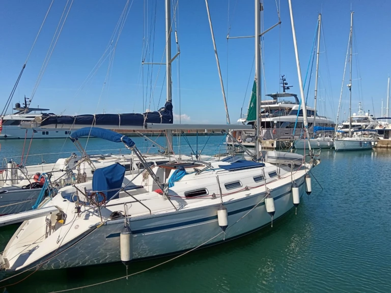 Pronajmout Plachetnice se skipperem či ne Bavaria v Genova