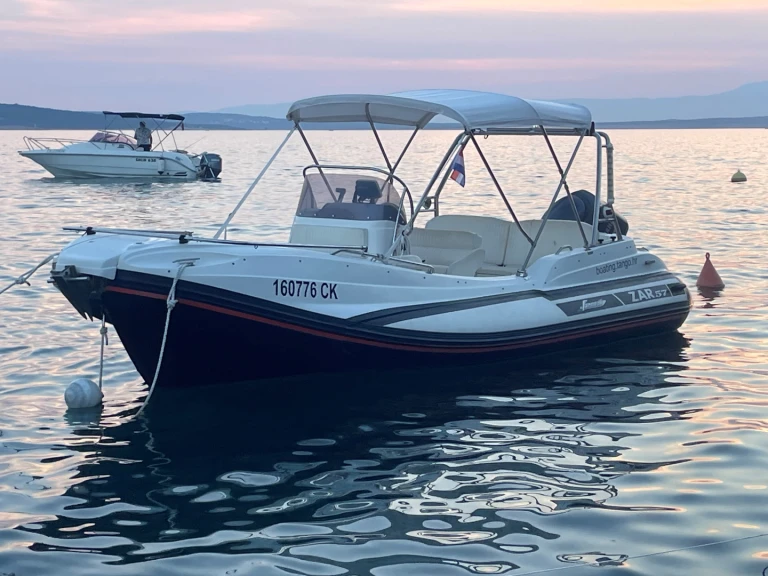 Zar ZAR 57 Welldeck jednotlivci a charterové společnosti v Selce