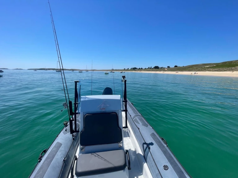 Pronájem lodi Zodiac Pro 7 v Baden na Samboatu
