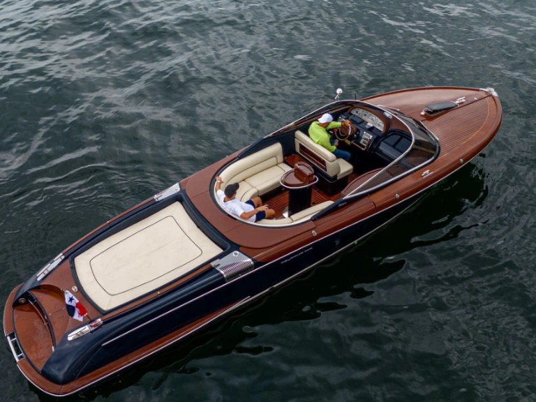 Motorová loď k pronájmu v Panama City Beach za nejlepší cenu