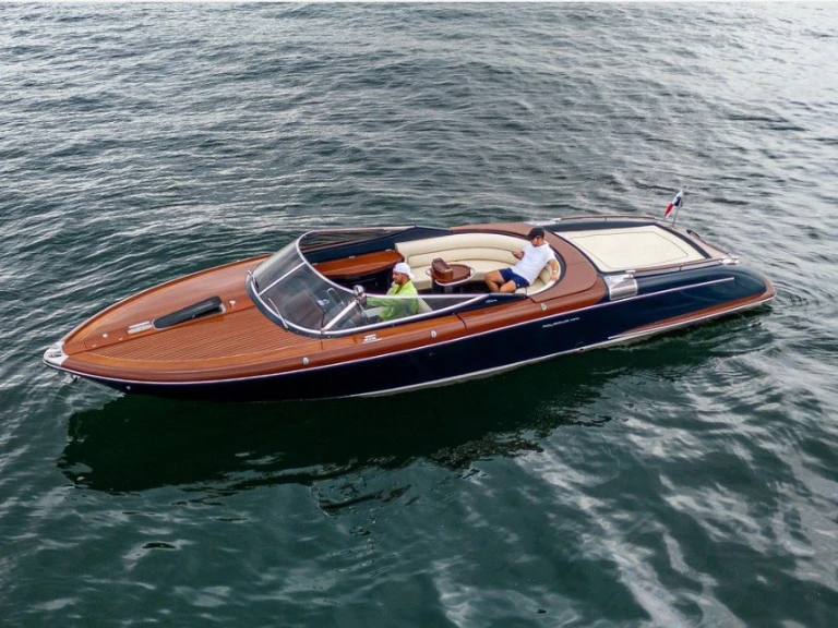 Pronajmout Motorová loď se skipperem či ne Riviera v Panama City Beach