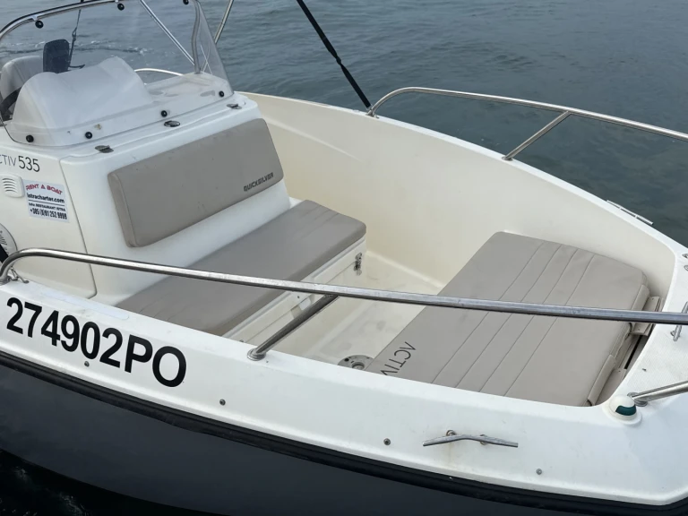 Pronájem Motorová loď Quicksilver s licencí