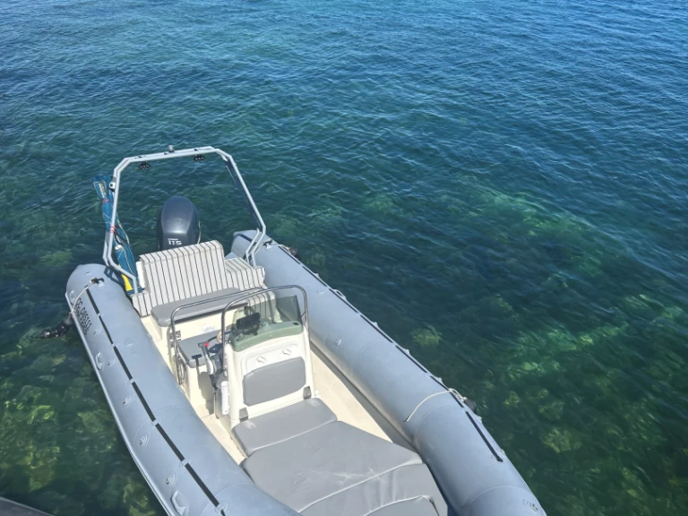 Pronájem lodi Bombard Explorer 640 v Concarneau na Samboatu
