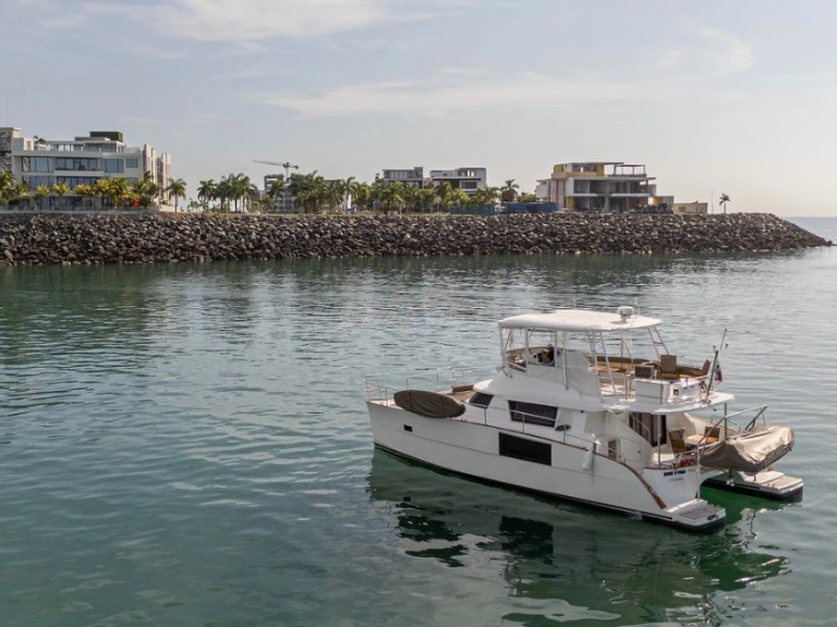 Pronájem Motorová loď Fountaine Pajot s licencí