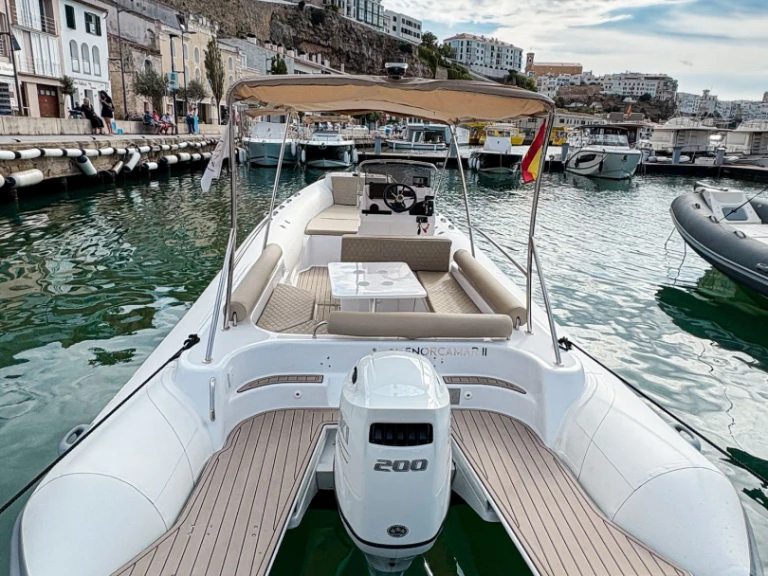 Tarpon Luxe 790 jednotlivci a charterové společnosti v Mahon