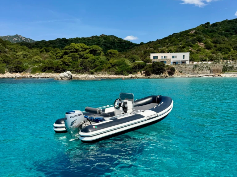 Pronájem jachty v Villasimius -Novamarine RH460 na Samboatu