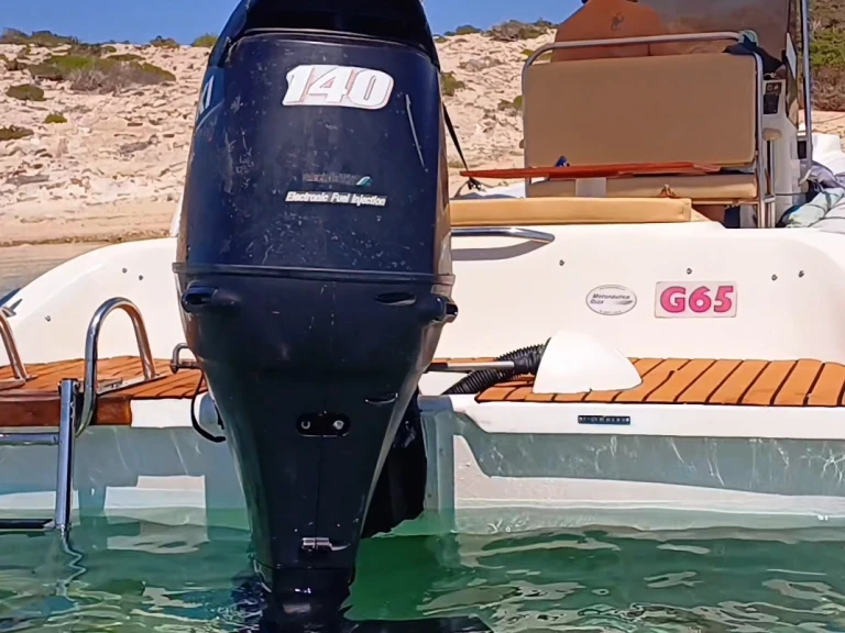Pronájem lodi Playa Sa Punta lákavé ceny Gommonautica G65