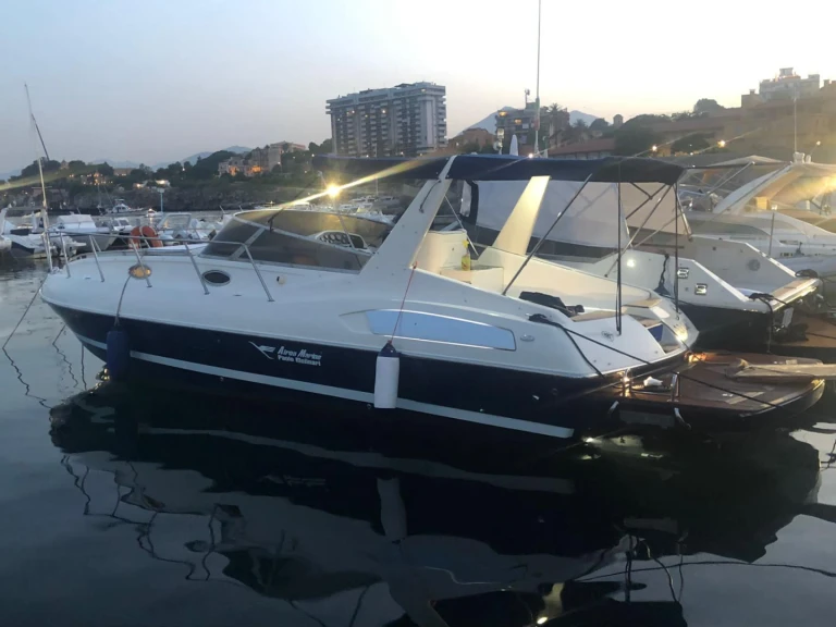Pronajmout Motorová loď se skipperem či ne Airon v Palermo