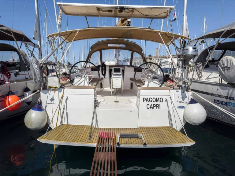 Jeanneau Sun Odyssey 449 jednotlivci a charterové společnosti v Pula
