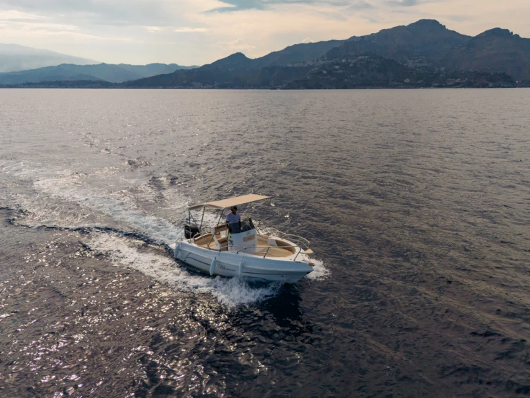 Pronajmout Motorová loď se skipperem či ne blumax 19 pro v Taormina