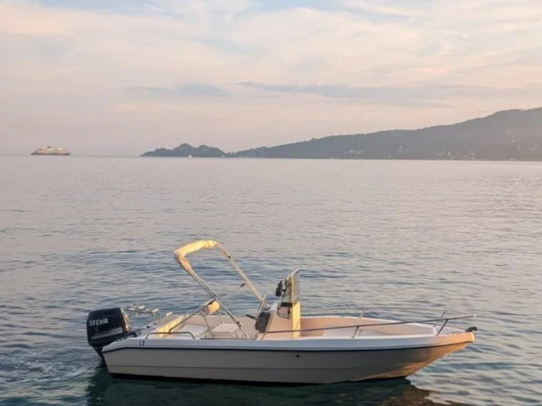 Capelli Cap16 jednotlivci a charterové společnosti v Porto Turistico Internazionale Di Rapallo