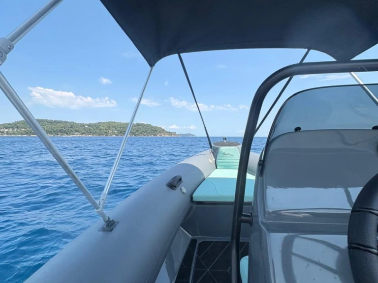 STEKO 485 jednotlivci a charterové společnosti v Skiathos