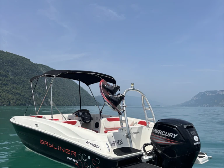 Pronájem Motorová loď Bayliner s licencí