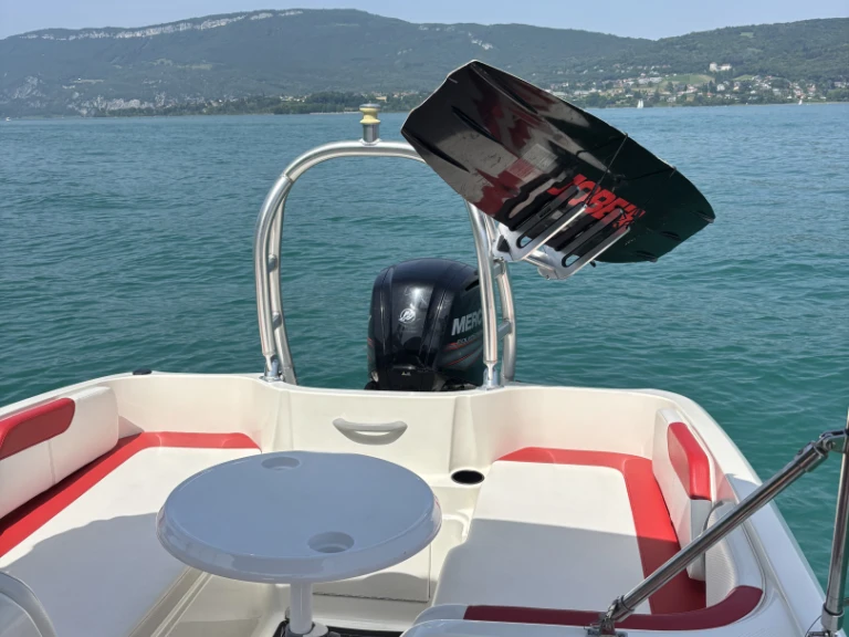 Bayliner Bayliner 180 Element XL jednotlivci a charterové společnosti v Grand Port d'Aix-les-Bains