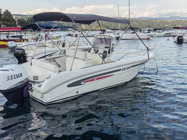Pronajmout Motorová loď se skipperem či ne Selva v Opatija