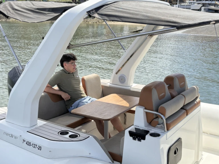 Pronajmout si Zodiac Medline 7.5 v Arcachon