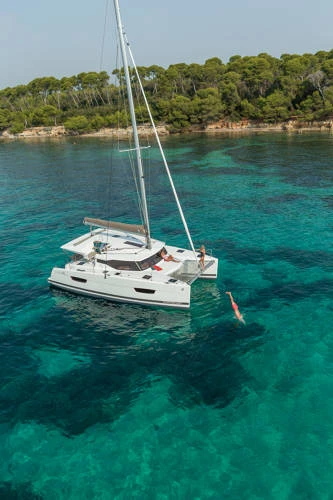 Pronájem lodi Fountaine Pajot FP40L v Cannes na Samboatu