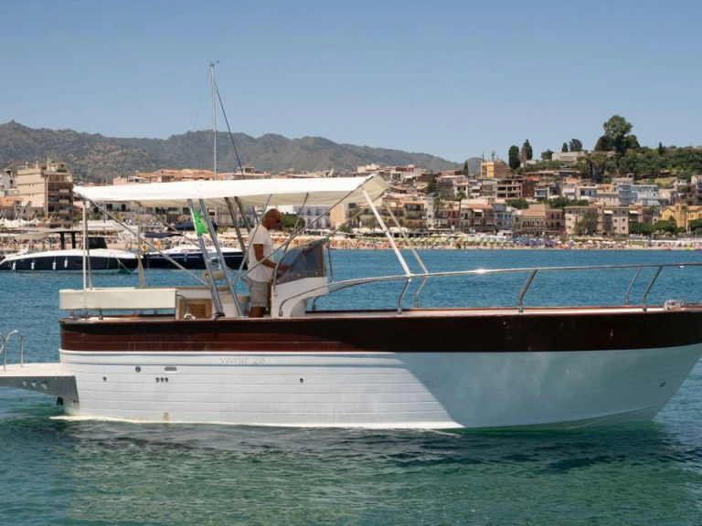 Pronájem lodi viveur 28 open v Giardini-Naxos na Samboatu
