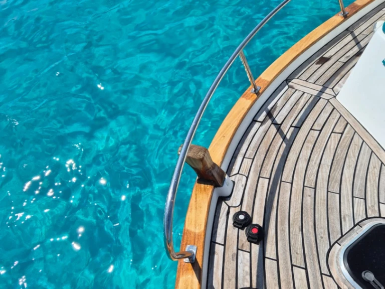 Pronajmout si Capeador 43 v Cala Canutells