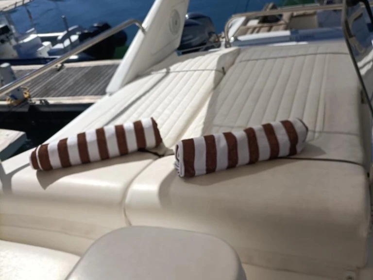 Pronajmout si Azimut Azimut 40 v Porto-Vecchio