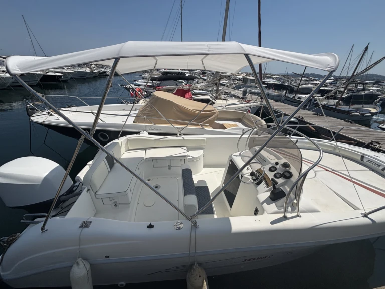 Motorová loď k pronájmu v Sainte-Maxime za nejlepší cenu