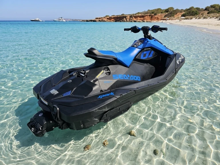 Vodní skútr k pronájmu v Marina Ibiza za nejlepší cenu