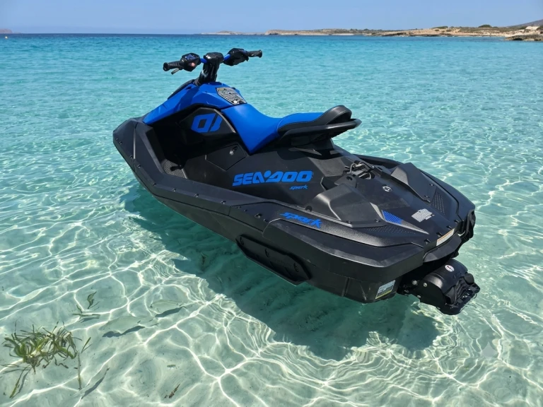 Pronájem lodi Marina Ibiza lákavé ceny Spark Trixx