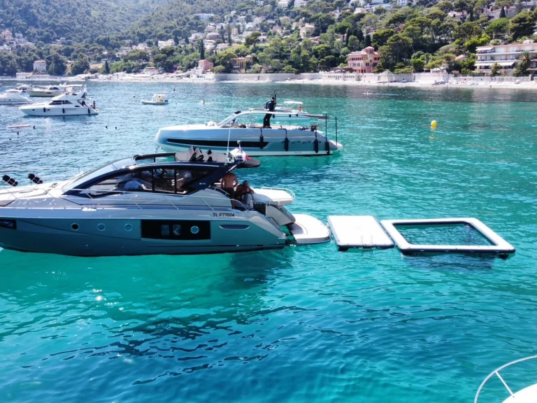 Pronájem jachty v Nice Port -Cranchi Cranchi M44 HT na Samboatu