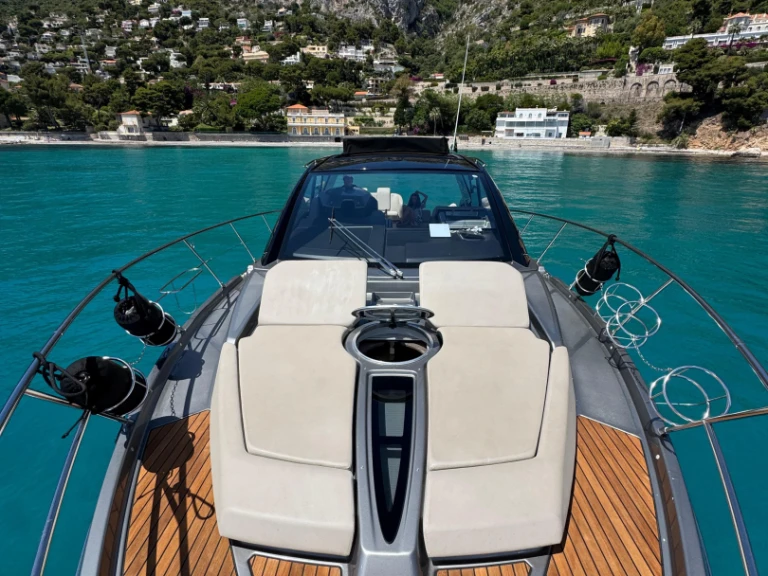 Pronájem lodi Cranchi Cranchi M44 HT v Nice Port na Samboatu