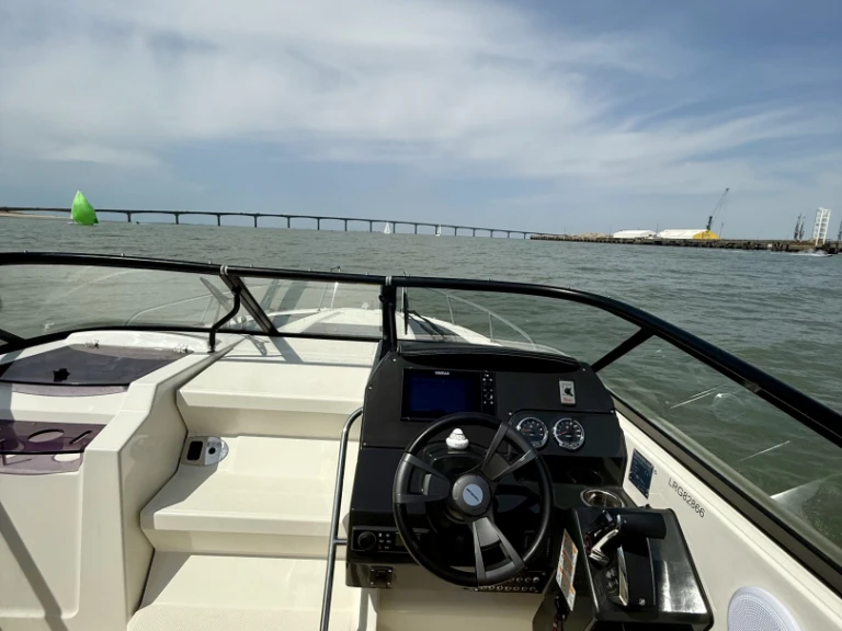 Pronajmout si Quicksilver Activ 805 Cruiser v La Rochelle