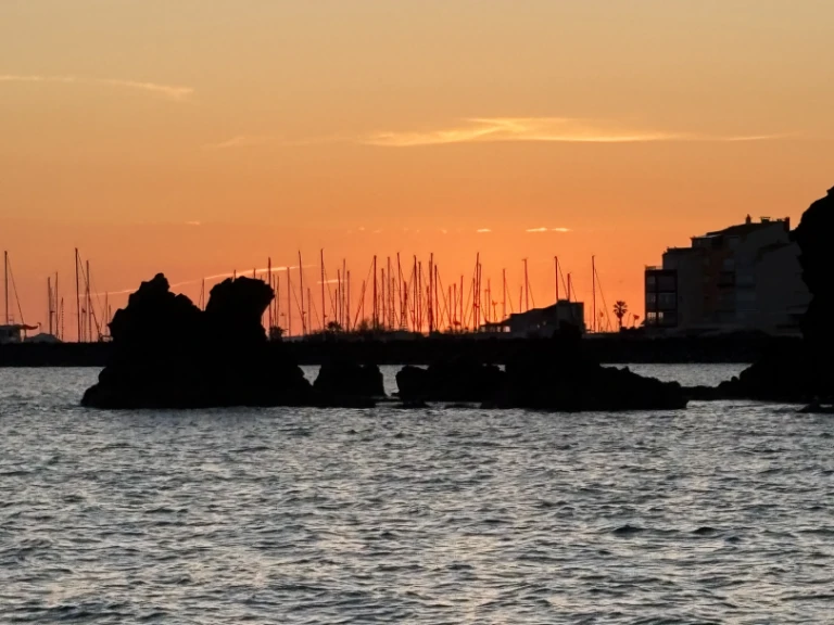 Motorová loď k pronájmu v Le Cap d'Agde za nejlepší cenu