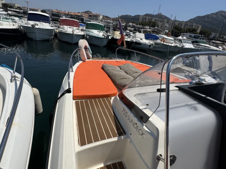 Pronájem lodi Quicksilver Activ 755 Sundeck v Marseille na Samboatu