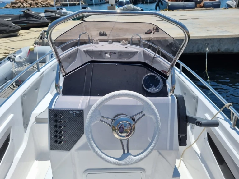 Trimarchi Nica jednotlivci a charterové společnosti v Palma de Mallorca