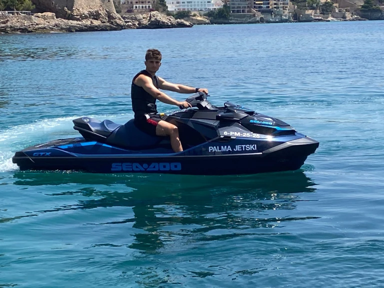 Pronájem Vodní skútr v Palma de Mallorca - SEADOO GTX 230