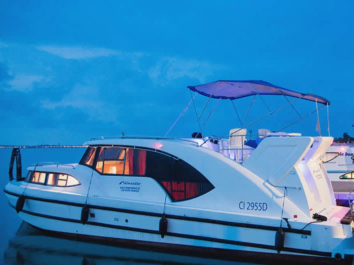 Pronájem Motorová loď Le Boat s licencí