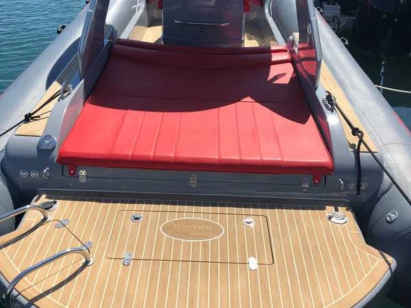 Pronájem Polotuhá loď v Port Grimaud -Black by 3BBB 9.0 I II