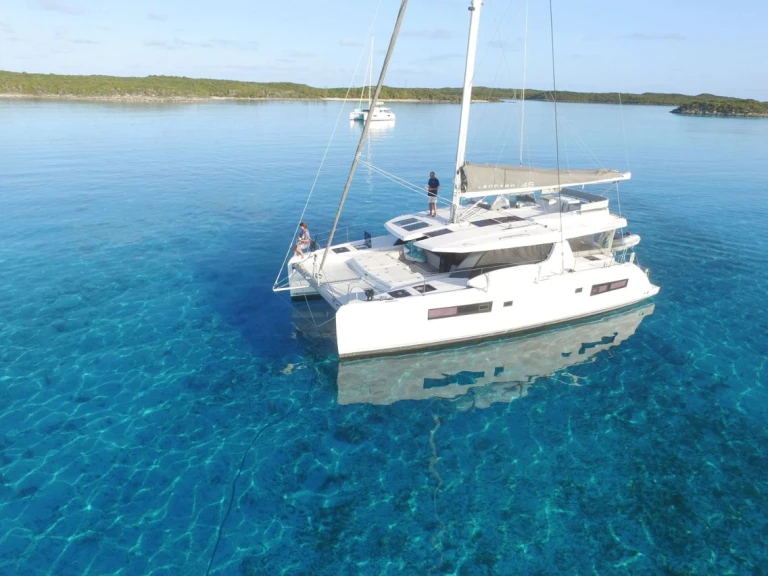 Pronajmout si Leopard Catamarans / Robertson & Caine Leopard 45 v Procida