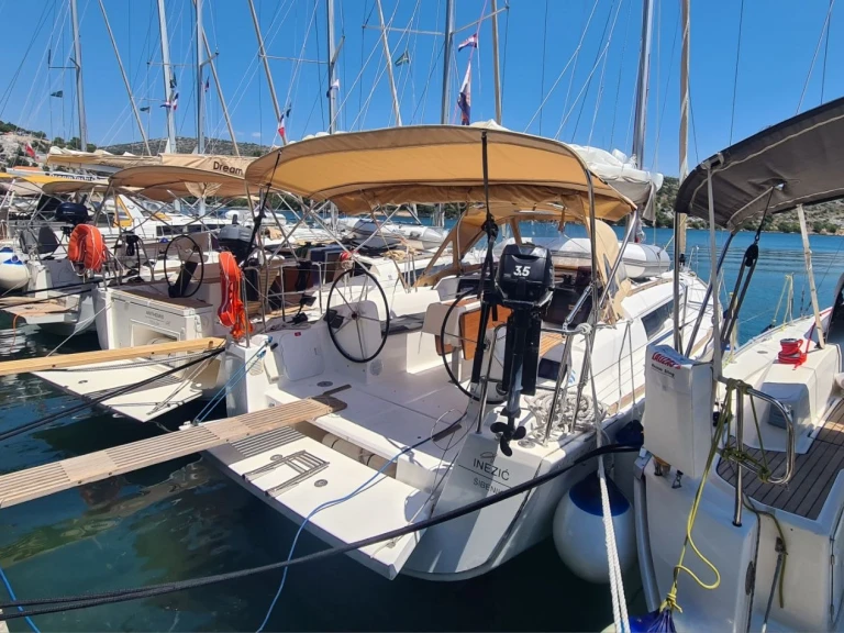 Pronajmout si Dufour Dufour 310 v Zaton
