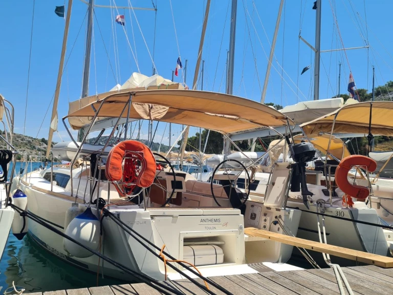 Pronajmout Plachetnice se skipperem či ne Dufour v Zaton