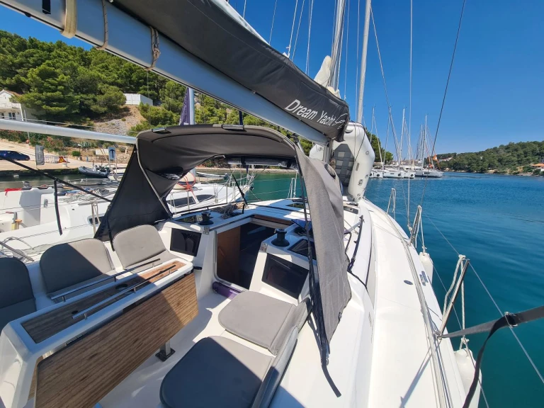 Pronájem lodi Dufour Dufour 37 v Zaton na Samboatu