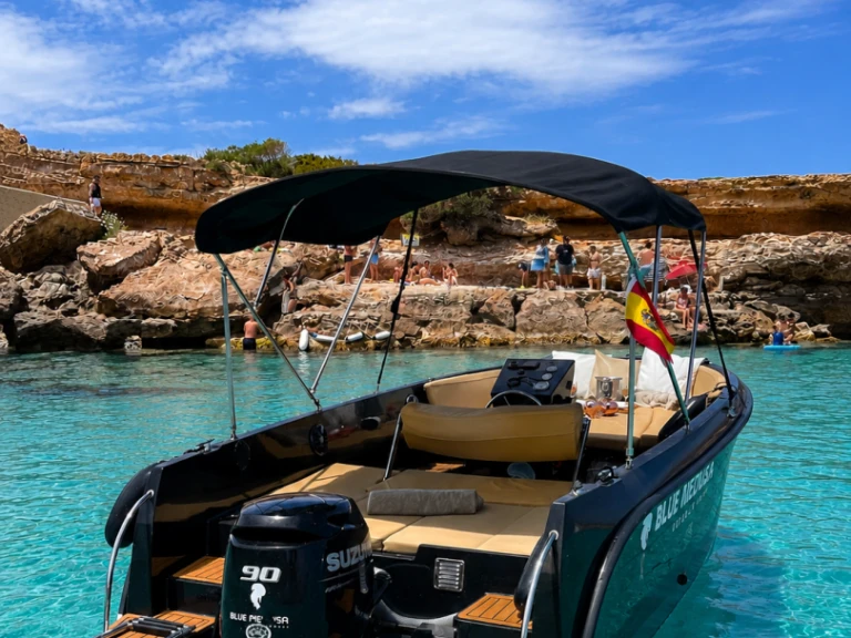 Pronajmout Motorová loď se skipperem či ne Mareti v Ibiza Town