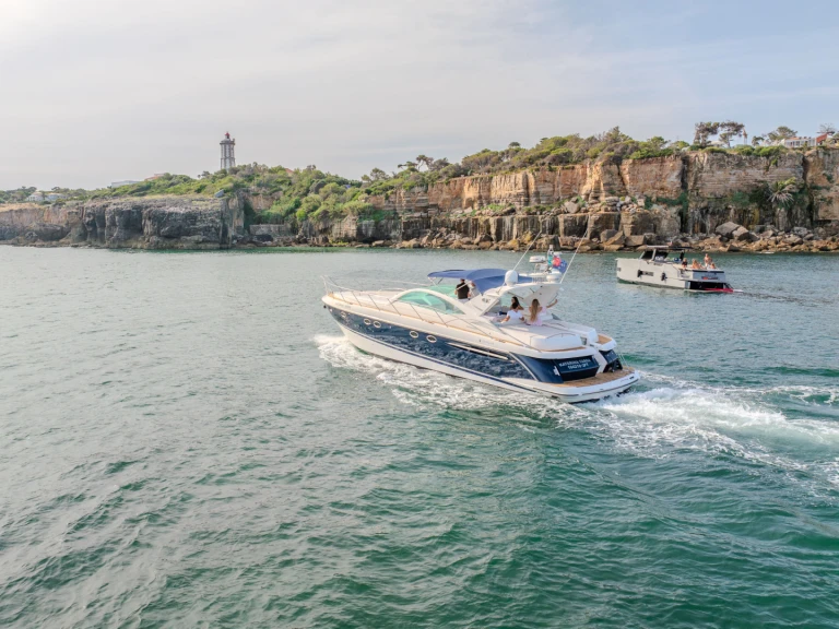 Motorová loď k pronájmu v Cascais za nejlepší cenu