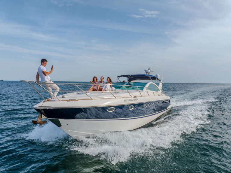 Pronajmout si Fairline Targa 52 v Cascais