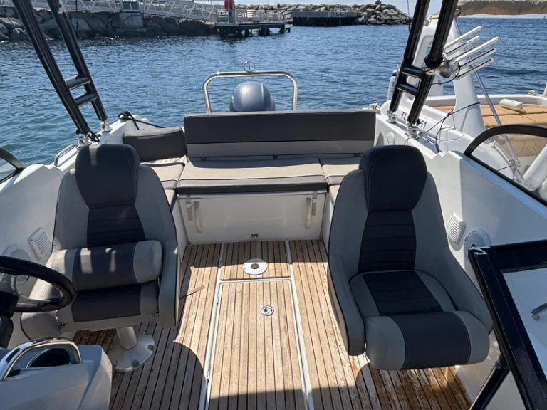 Pronájem lodi Jeanneau Cap Camarat 6.5 BR v Les Issambres na Samboatu
