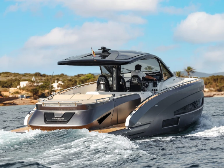 Pronájem lodi Ibiza Town lákavé ceny NY 40