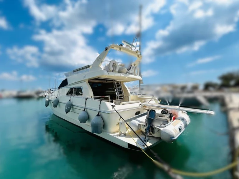 Pronájem lodi Ferretti Altura 45 Fly v Saint Raphael na Samboatu