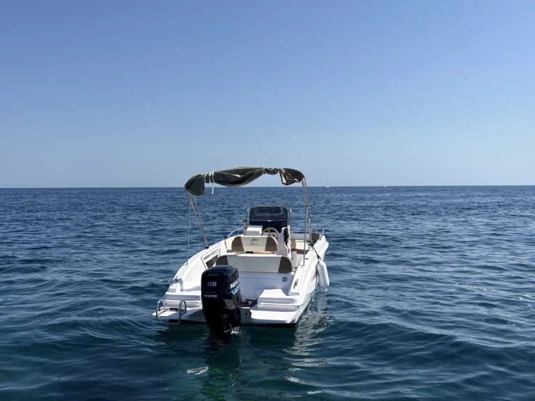 Pronajmout Polotuhá loď se skipperem či ne Rib v Palamos