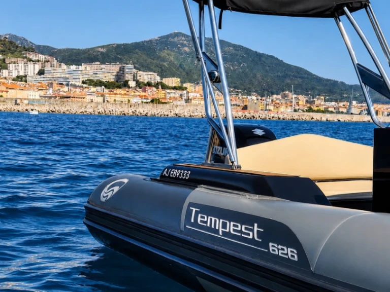 Pronájem Polotuhá loď v Ajaccio -Capelli Tempest 625