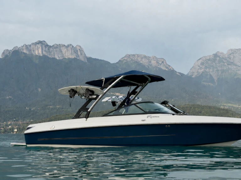 Malibu Wakesetter jednotlivci a charterové společnosti v Angon